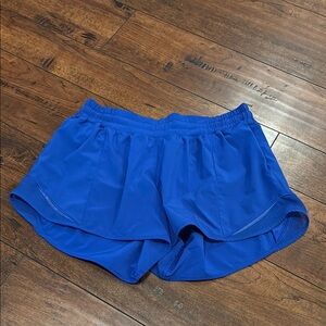 Lululemon - Hotty Hot Low-Rise Short 4” - Size 8